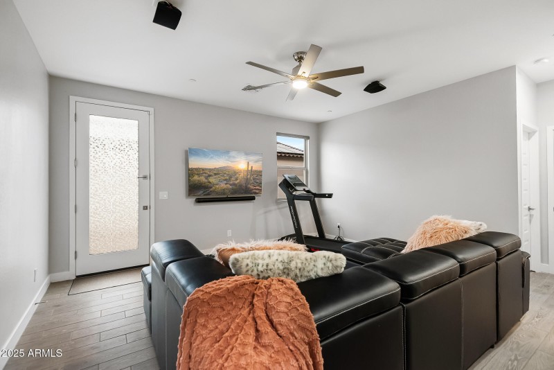 DEN OR PRIVATE GUEST QUARTERS