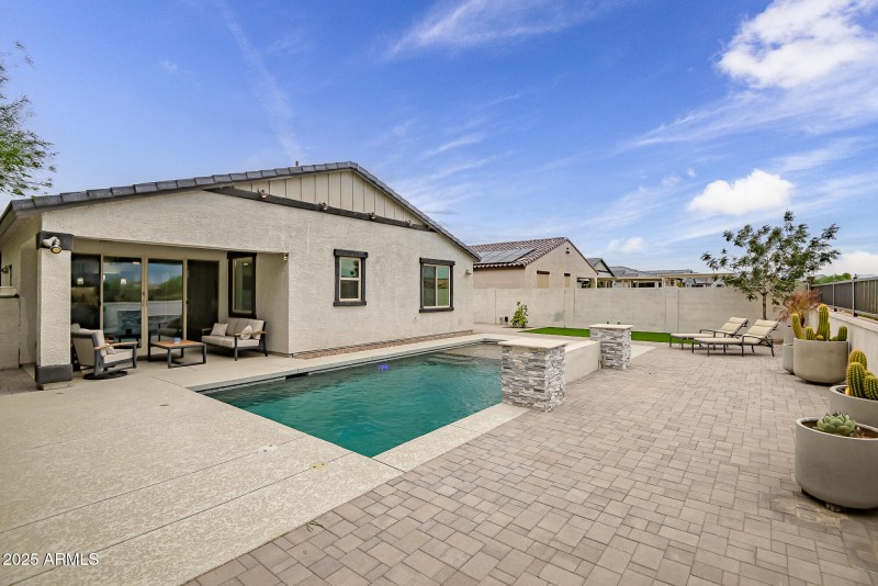 FULL BACKYARD- DAYTIME