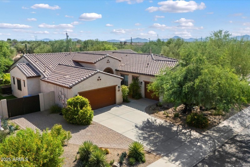 quiet neighborhood cul-de-sac