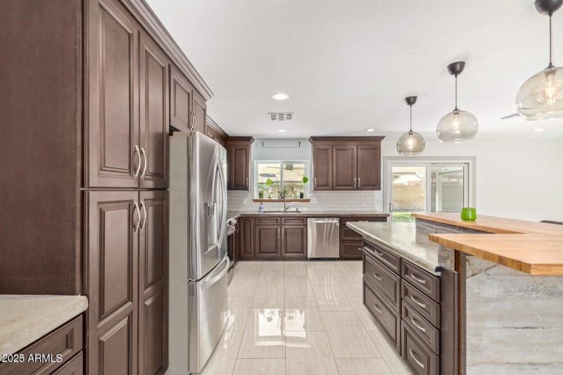 20230907061122848360000000-o