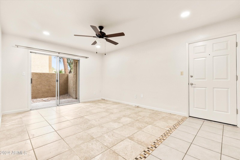 03-5877 Granite Reef Unit 1117-3