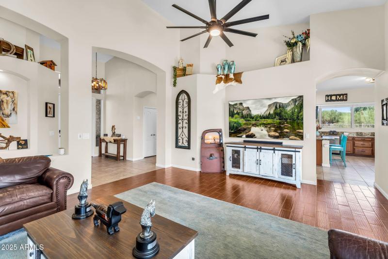 9-web-or-mls-5544 E Dusty Wren Dr 08