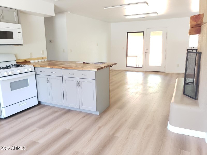 kitchen left to right