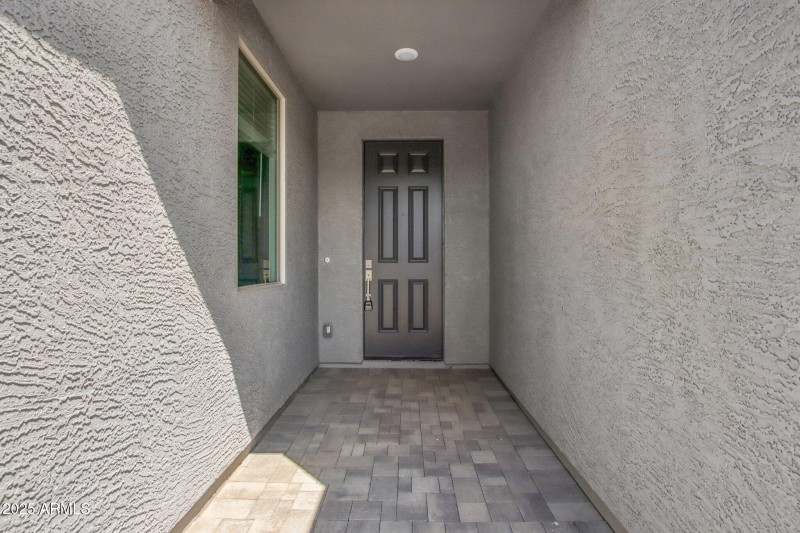 4-web-or-mls-W Brown St-S2708-004