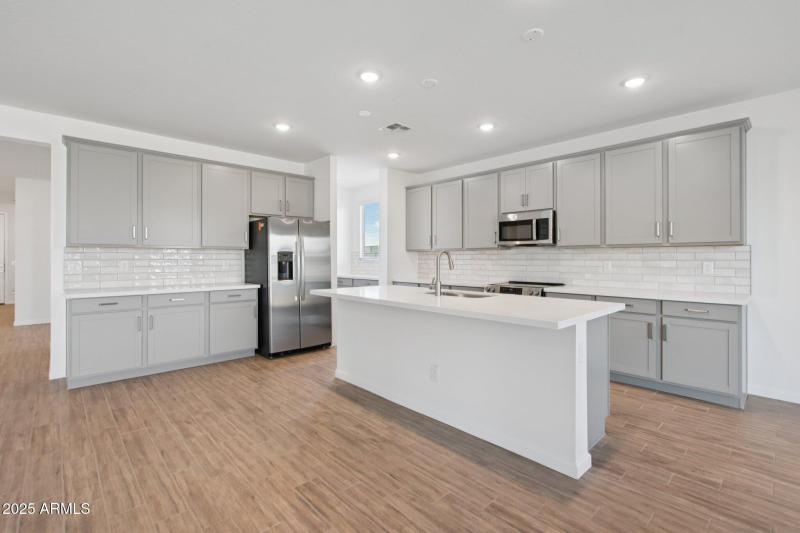 12-web-or-mls-W Brown St-S2708-012