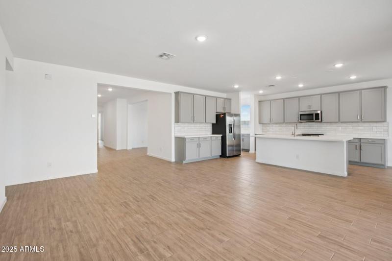 14-web-or-mls-W Brown St-S2708-014