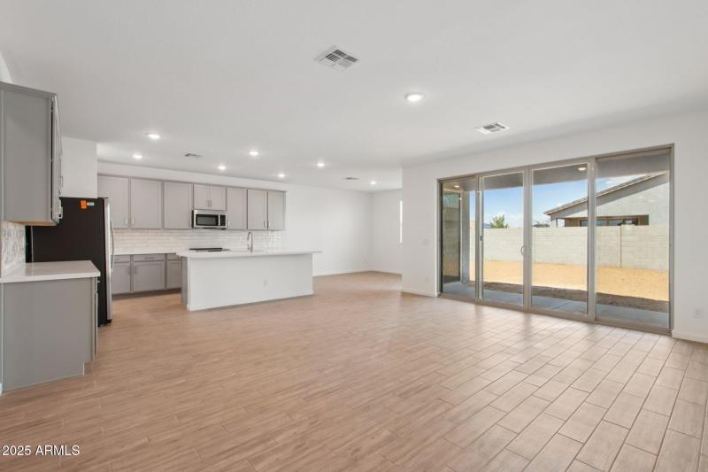 15-web-or-mls-W Brown St-S2708-015