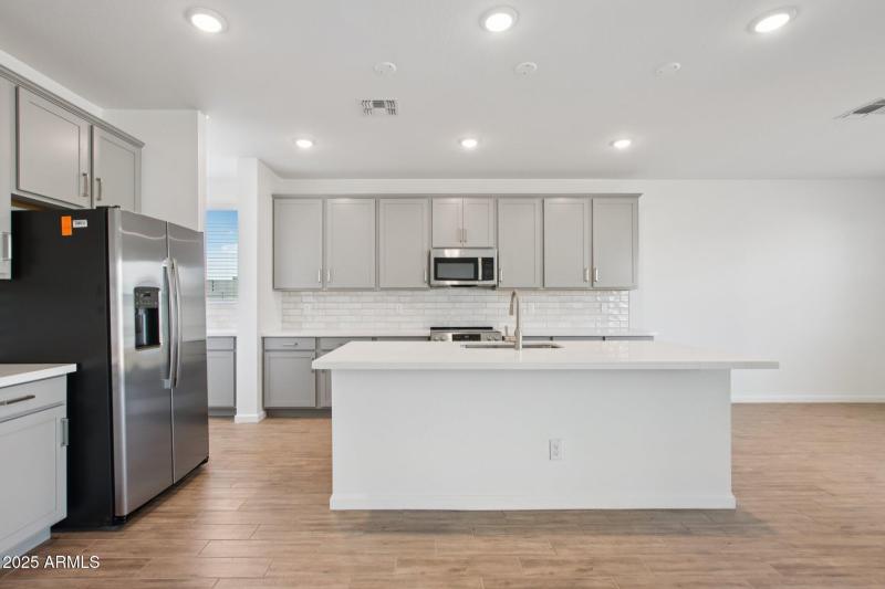 16-web-or-mls-W Brown St-S2708-016