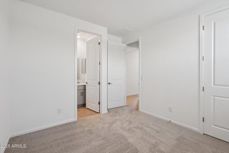 19-web-or-mls-W Brown St-S2708-019