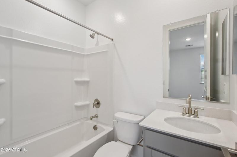 30-web-or-mls-W Brown St-S2708-030