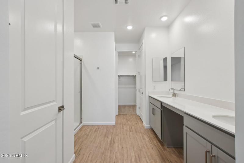 35-web-or-mls-W Brown St-S2708-035