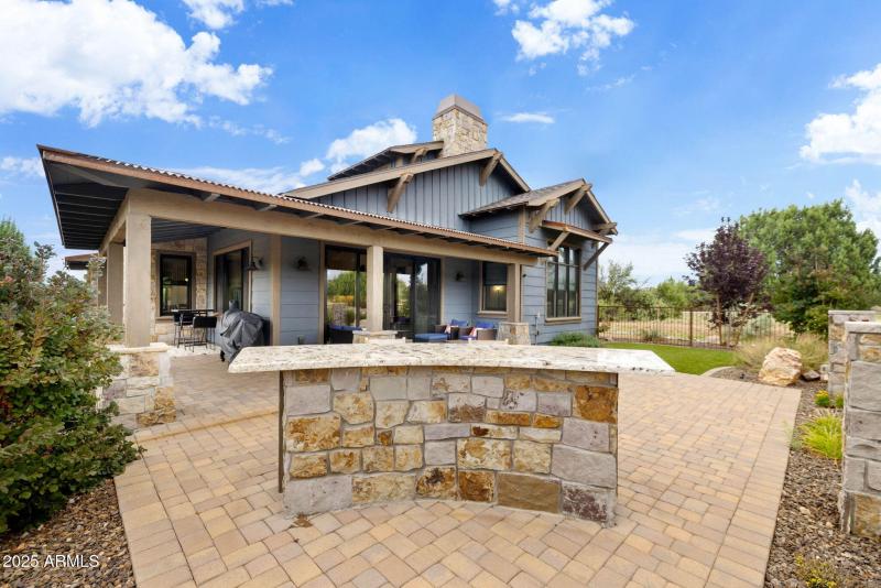 37-Front Patio Bar (2)