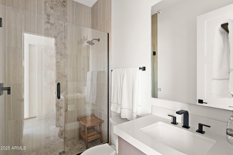 Bedroom 3 ensuite bath