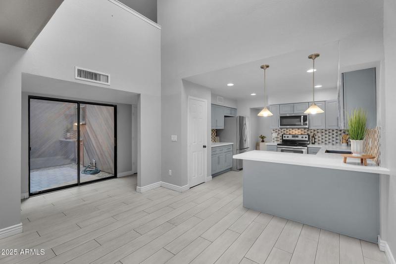 18-web-or-mls-Forest Ave-18