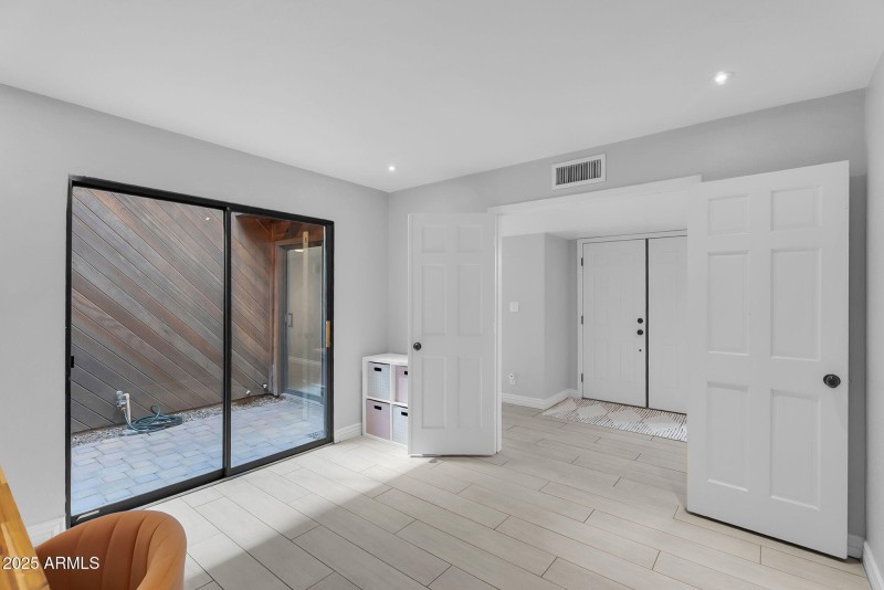 21-web-or-mls-Forest Ave-21