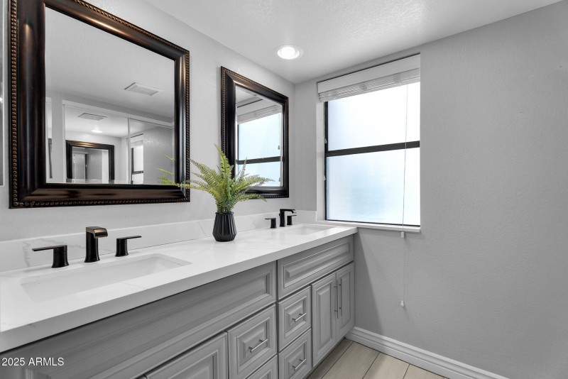 29-web-or-mls-Forest Ave-29