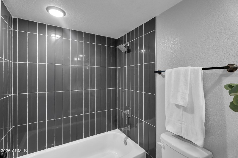 42-web-or-mls-Forest Ave-42