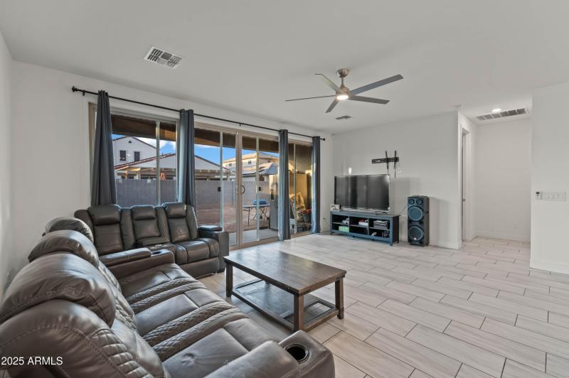 11670 W Parkway Ln Avondale AZ 85323-29