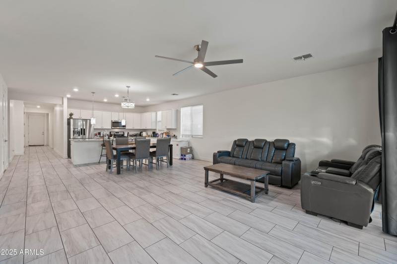 11670 W Parkway Ln Avondale AZ 85323-30