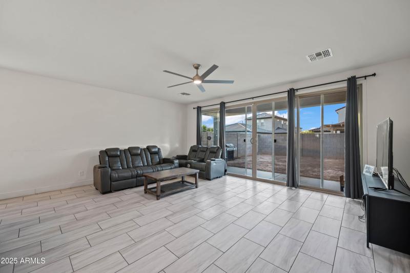 11670 W Parkway Ln Avondale AZ 85323-28