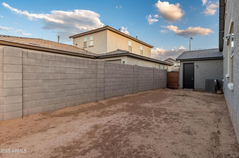 11670 W Parkway Ln Avondale AZ 85323-9