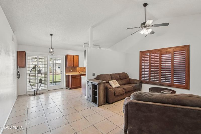 4-web-or-mls-W Mohawk Ln-S2608-004