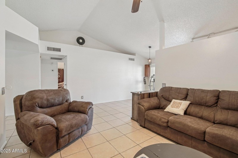 7-web-or-mls-W Mohawk Ln-S2608-007