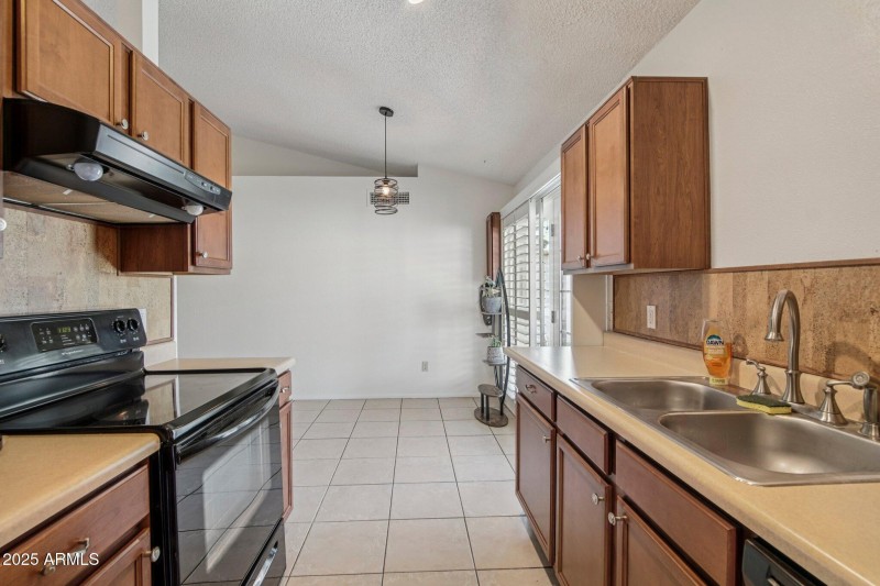 11-web-or-mls-W Mohawk Ln-S2608-011