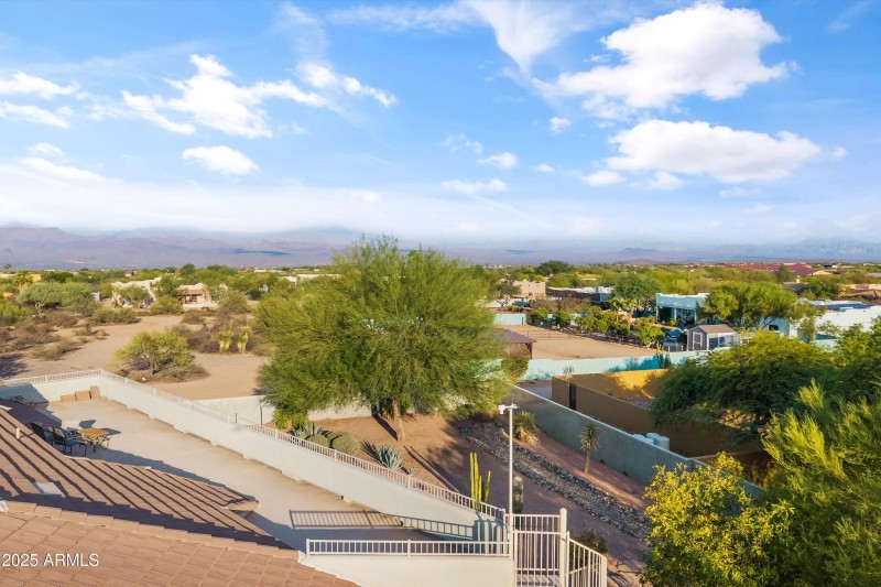 Panoramic Mountain Views!