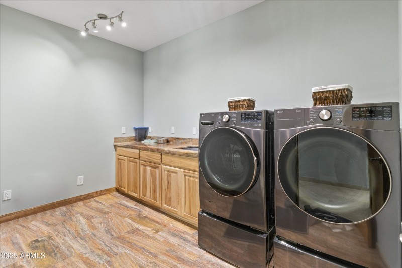 Large Laundry w/Sink & Built in Cabinets
