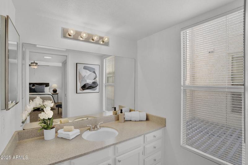 019_19-web-or-mls-21_709