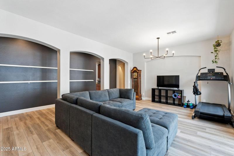 16-web-or-mls-Creekside-16