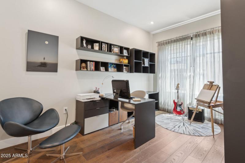 Guest Suite 2/Current Home Office