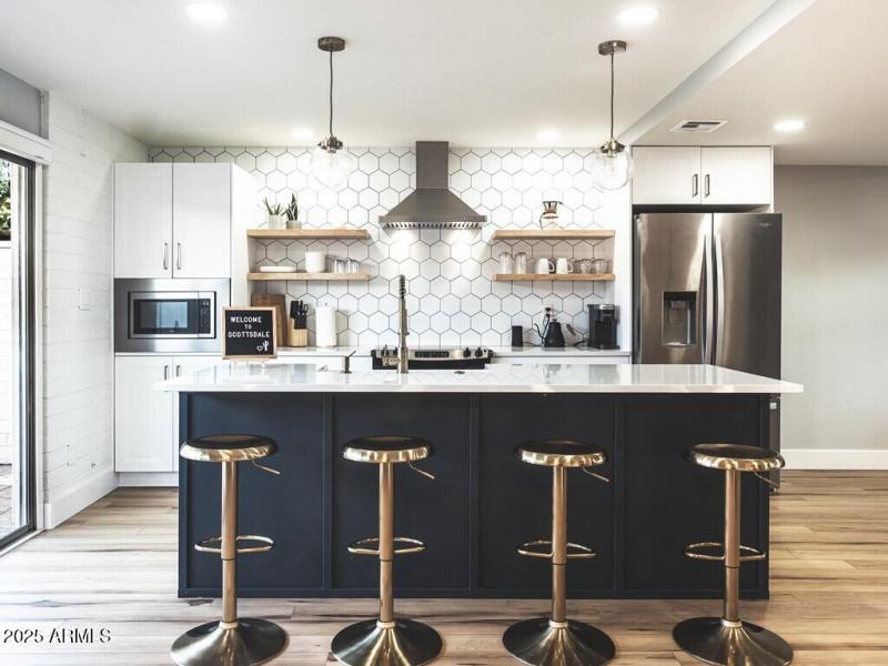 002_EatUp Bar Seating