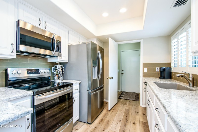 Kitchen w/new appliances
