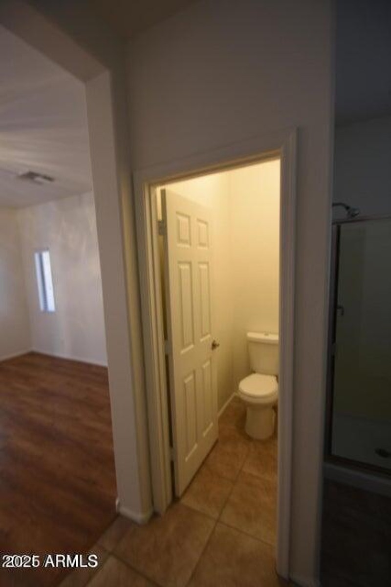 Main Bth Private Toilet