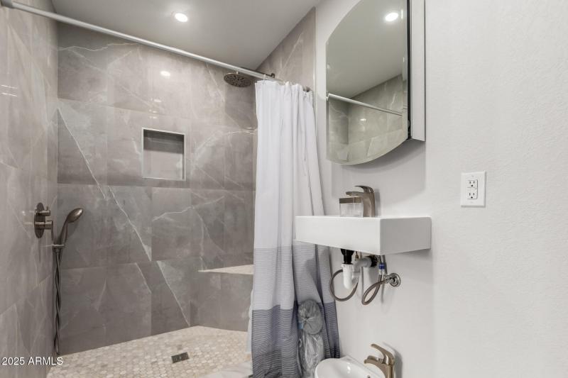ENSUITE BATHROOM