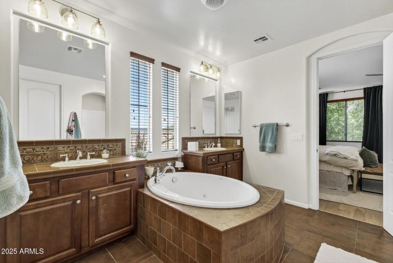 40_28803_N_68th_Dr40_mls