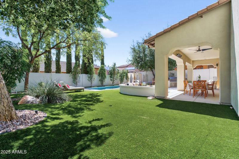 92_28803_N_68th_Dr92_mls