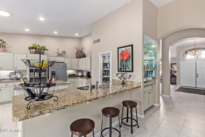 Kitchen island/wet bar