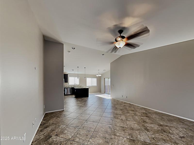 1004506.18584 W Illini Street_11