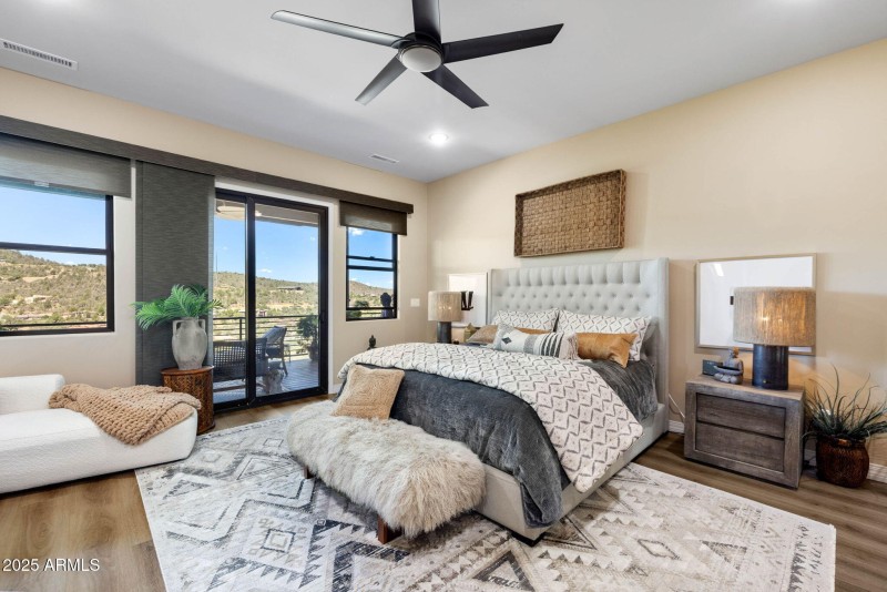 22-Primary Bedroom (2)