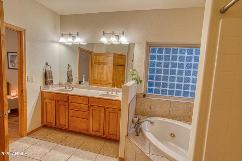 PAX_1283_AuroraHDR2019-edit