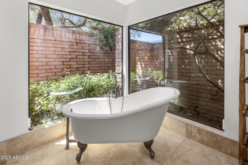 028_Primary Bathroom Tub