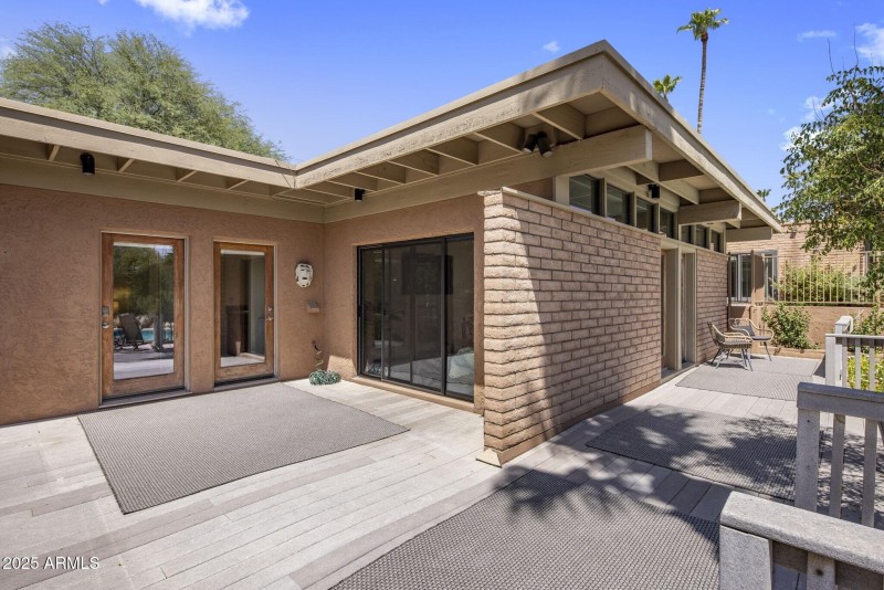 037_Guest House Patio