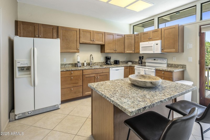 041_Guest House Kitchen