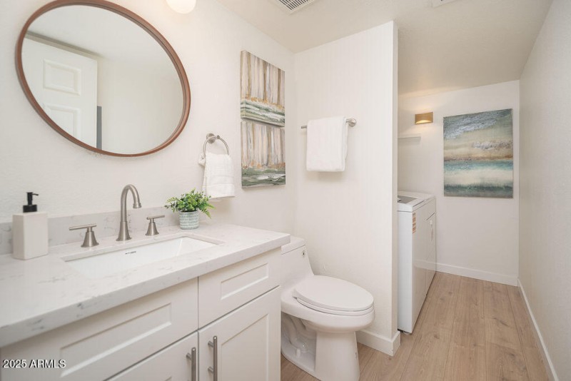 15_Downstairs-Bath_01