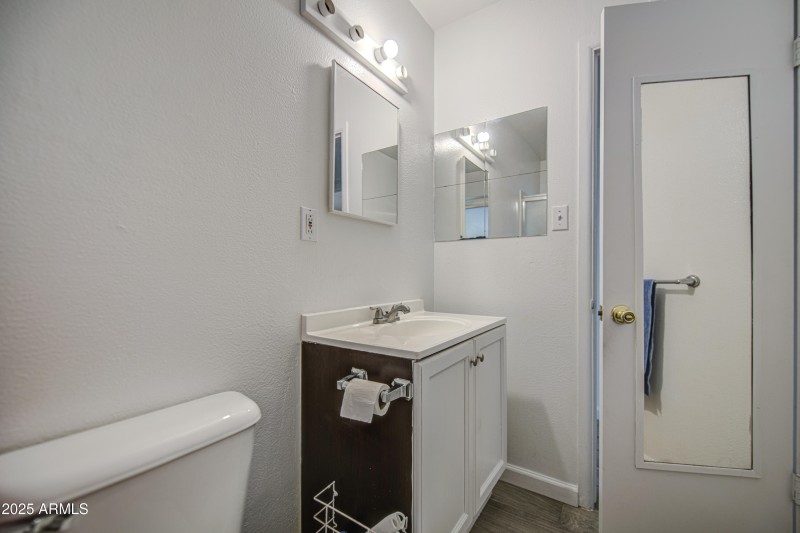 Bathroom 2-pic 2