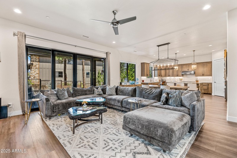 1810 E Magnolia Dr-10