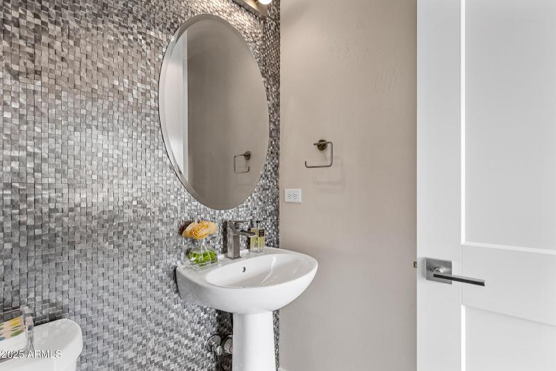 1810 E Magnolia Dr-44